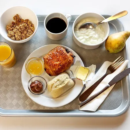 Hi Yves Robert Vandrerhjem *