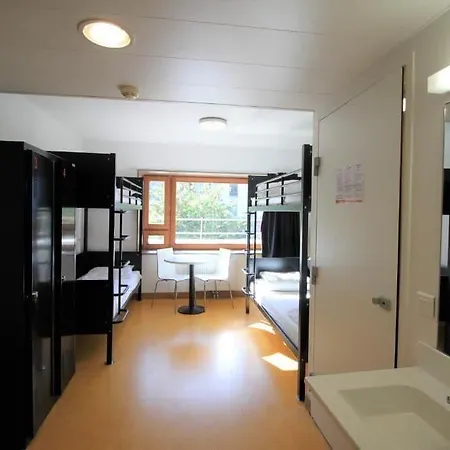 Hi Yves Robert パリ