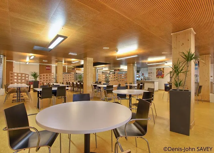 Hi Yves Robert 旅馆