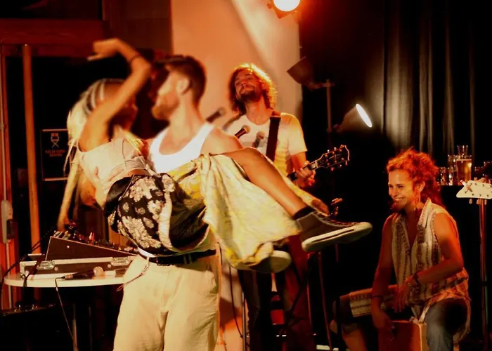 旅馆 Hi Yves Robert *