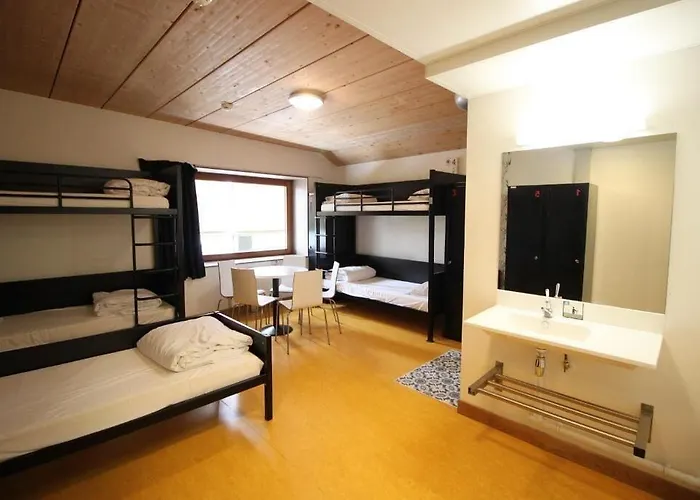 Hi Yves Robert 旅馆 *