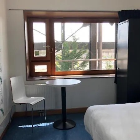 Hostel Hi Yves Robert Paris
