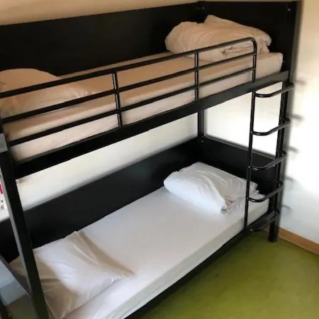 Hostel Hi Yves Robert *