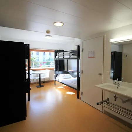 Hostel Hi Yves Robert *