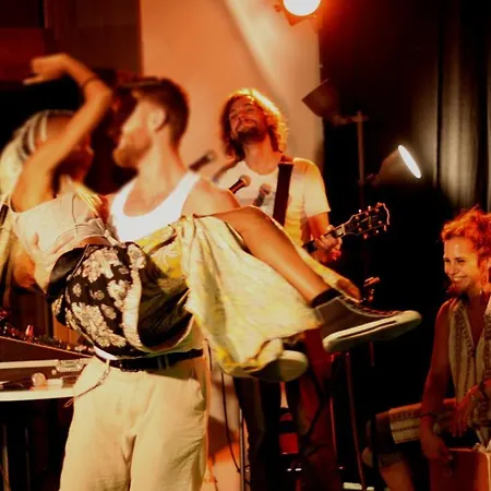 Hostal Hi Yves Robert *