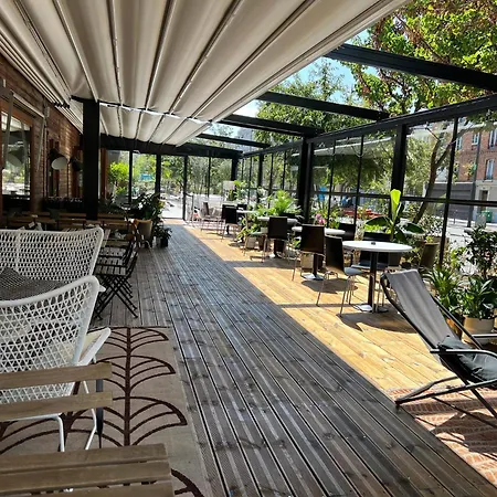 Hostal Hi Yves Robert *